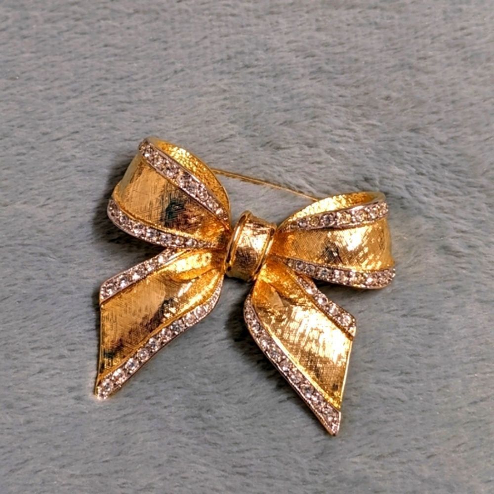 Vintage 1980's Goldtone & Rhinestones Bow Brooche - Picture 7 of 10